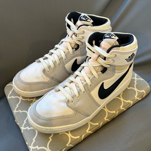 Air Jordan 1 Retro AJKO
(White Black / Grey Fog) - Picture 1 of 15